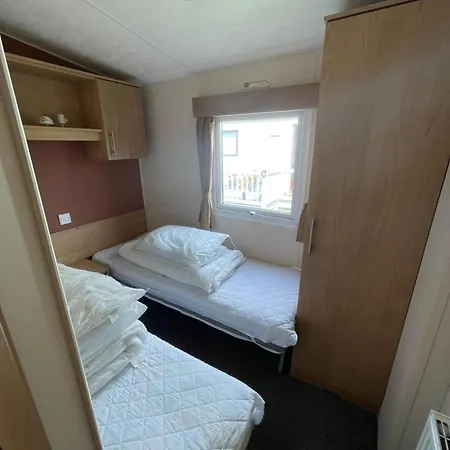 3 Bedroom Pet Free Static Caravan In Prestatyn Rhyl Exterior photo