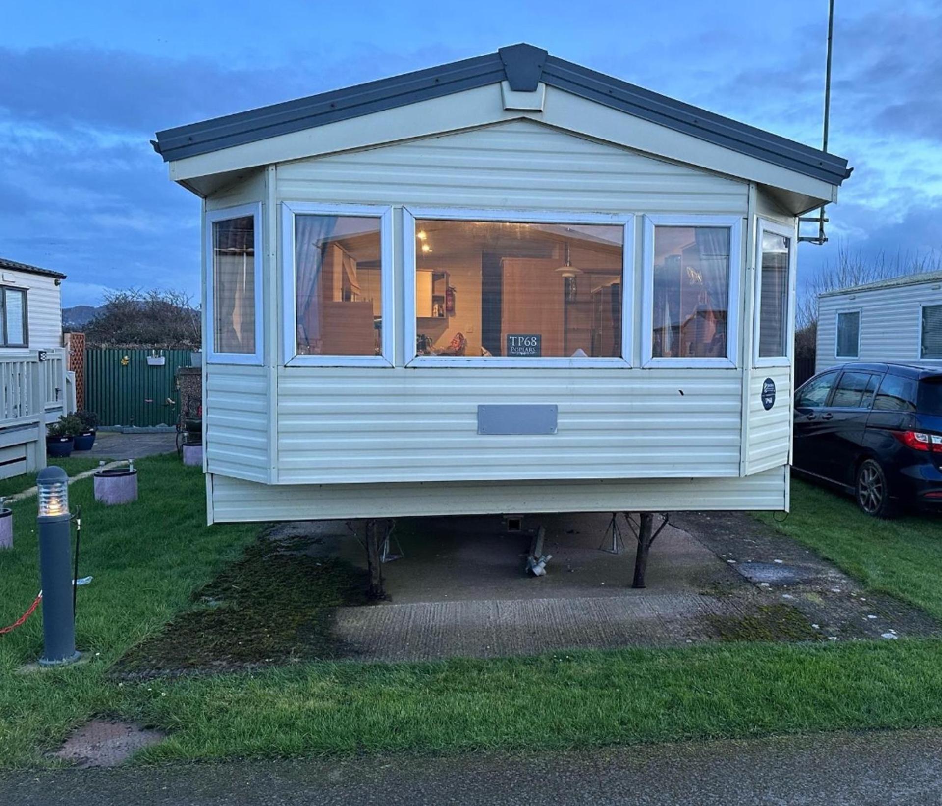 3 Bedroom Pet Free Static Caravan In Prestatyn Chalet *